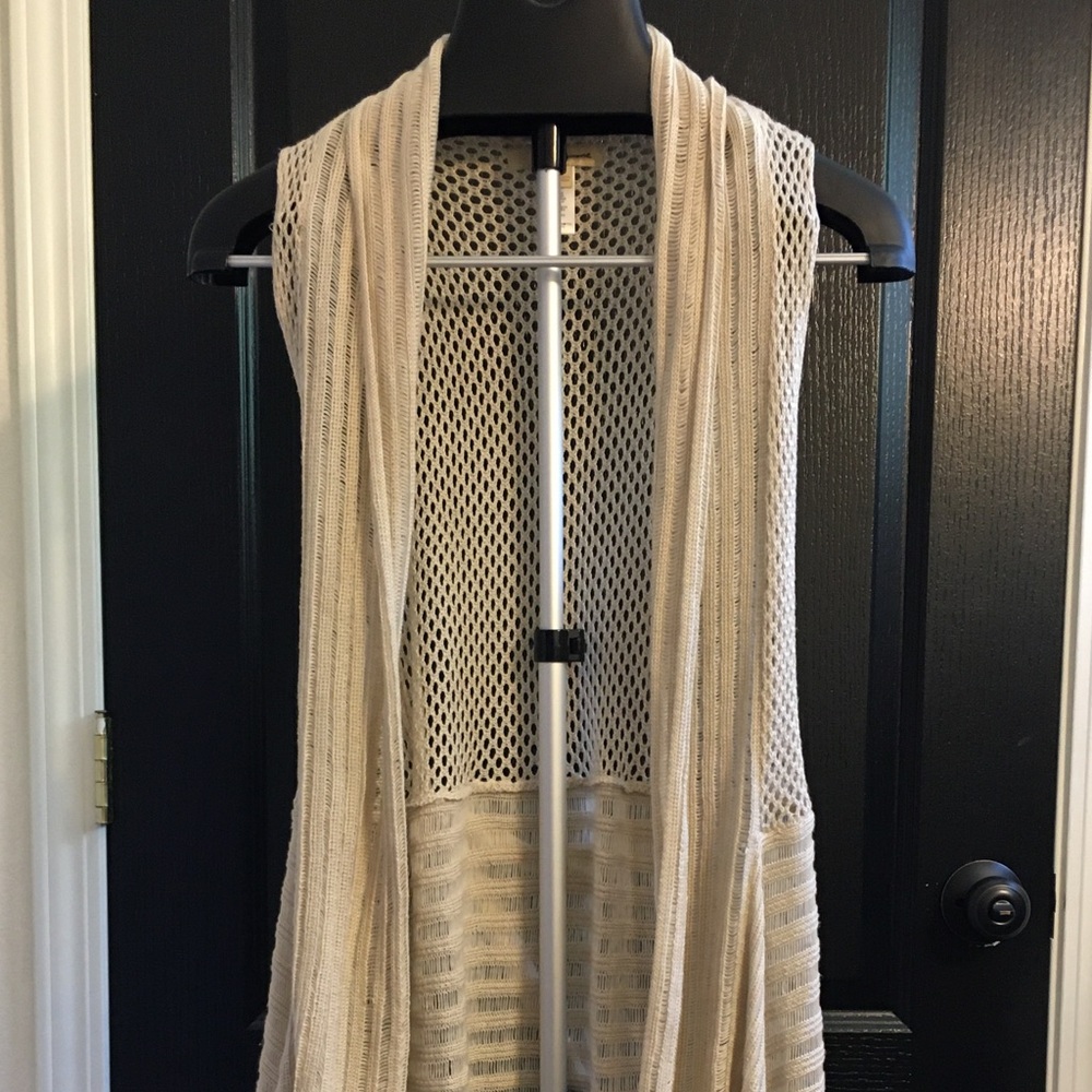 Knitted sleeveless cardigan